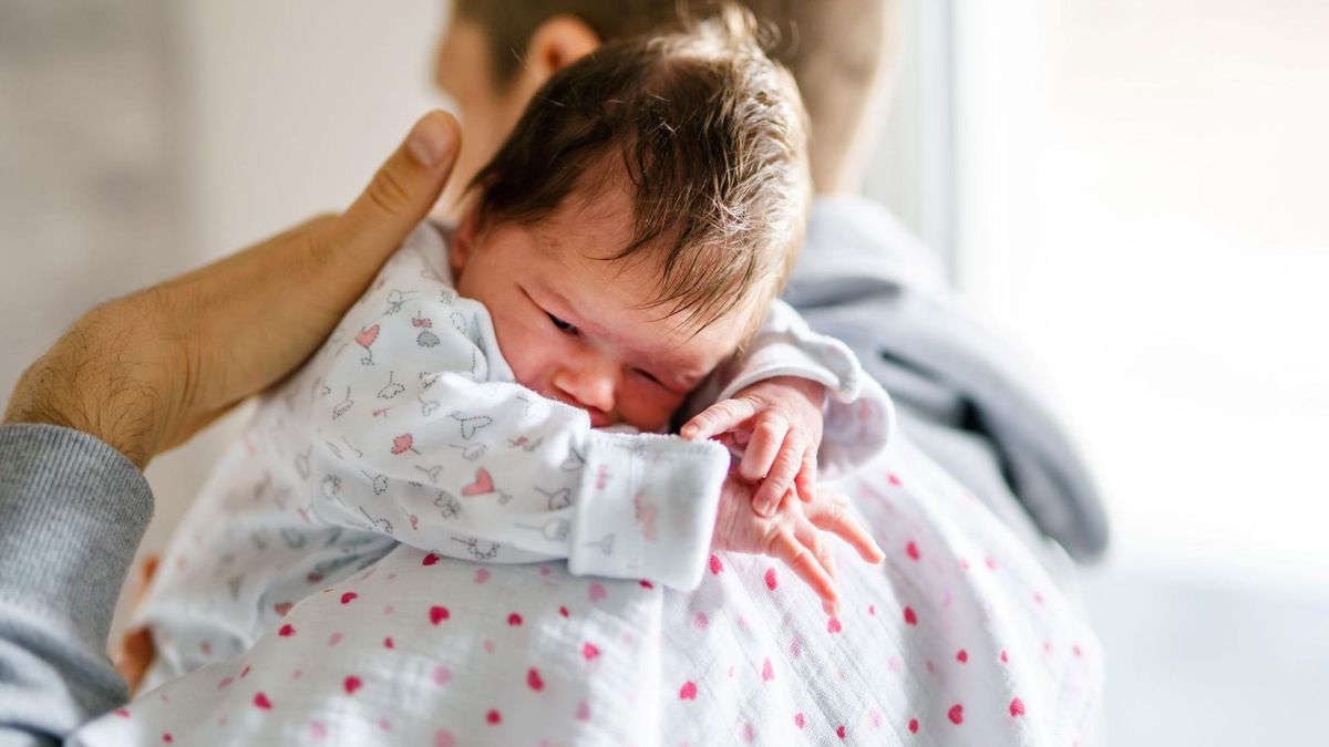 Odbijanie u dziecka po karmieniu jest ważne, ponieważ pomaga uwolnić powietrze.