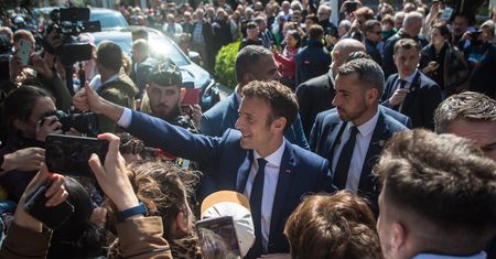 Komentarze po wygranej Macrona. Wyrazy uznania spływają z Polski i świata
