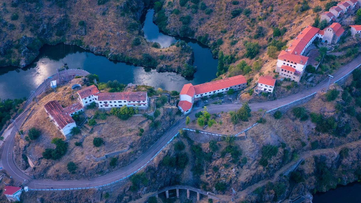 Wakacje w Hiszpanii to nie wszystko, teraz możesz kupić tam wioskę 