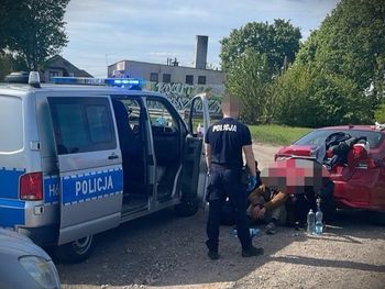 Zatrzymano nielegalni imigrantów z Afganistanu przewożonych na trasie S8. Kierowca na widok policjantów przyśpieszył