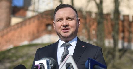 Najnowszy sondaż prezydencki. Andrzej Duda ma powody do obaw. Starcie w II turze
