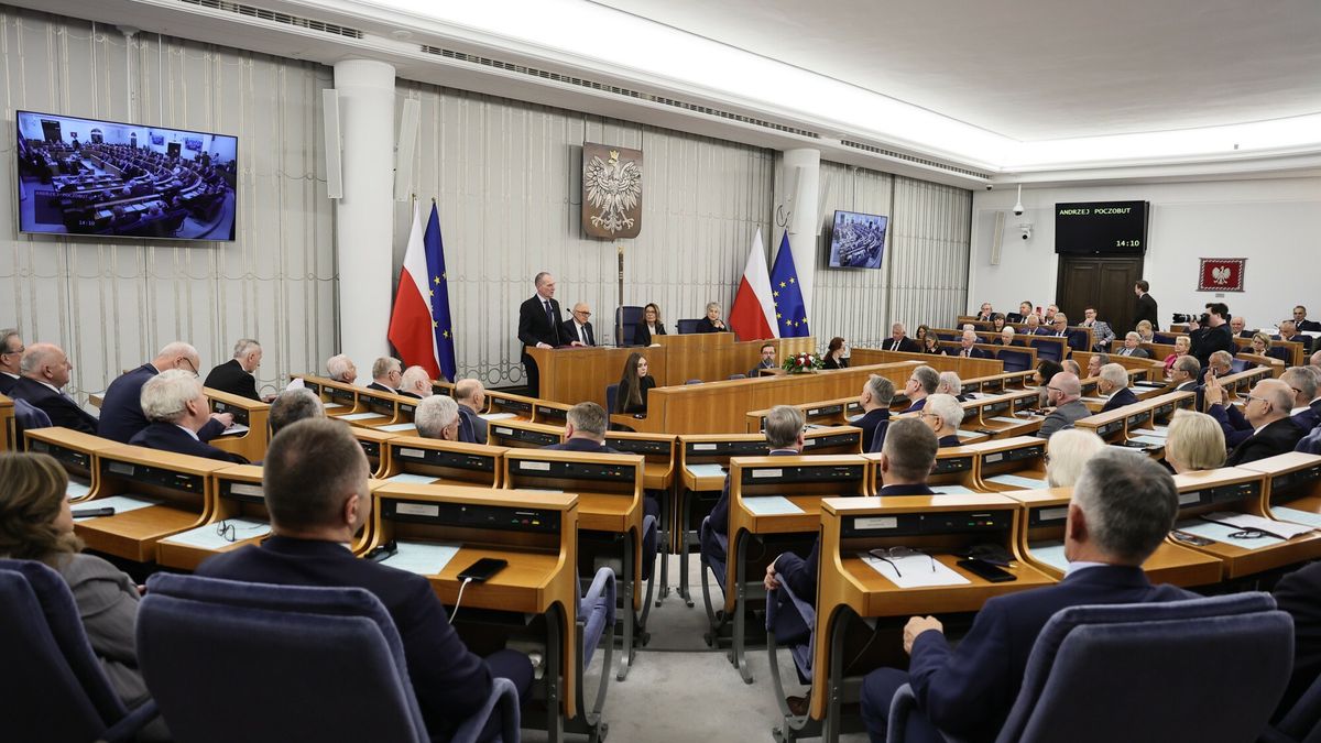 Andrzej Poczobut z wizyt? w Senacie
Fot. Anita Walczewska/East News, 20.05.2026. Warszawa. Andrzej Poczobut - dziennikarz, dzialacz polskiej mniejszosci na Bialorusi bezprawnie wieziony przez rezim Lukaszenki zlozyl wizyte w Senacie RP.
Anita Walczewska
