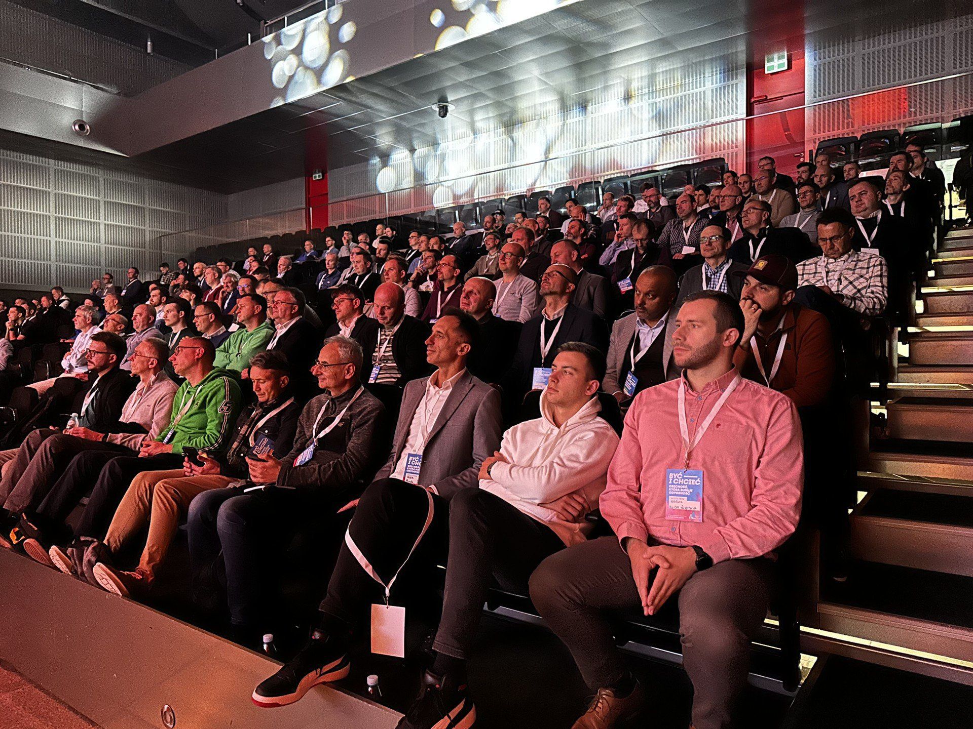 W sobotę, 11 października do Kielc przyjechały setki mężczyzn z całej Polski i świata, by wziąć udział w 17. Międzynarodowym Forum TatoNet 2025, które odbyło się w Targach Kielce.