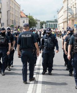 Policja dostała polecenie. "Zero tolerancji" wobec agresji antyszczepionkowców