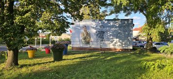 Mural ku pamięci majora Macieja "Slaba" Krakowiana w Gostyninie jest już na finiszu. Widać coraz więcej szczegółów!