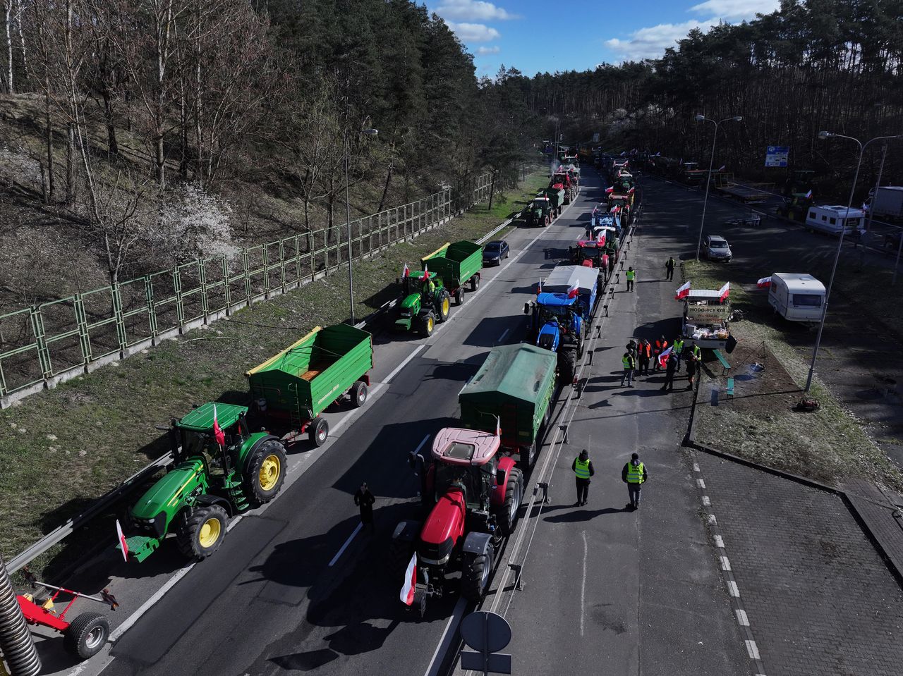 EU relaxes farm decarbonization rules amid widespread protests