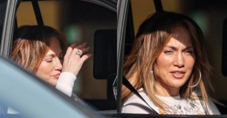 Wolna od makijażu Jennifer Lopez podróżuje samotnie po Los Angeles. Wciąż nie może rozstać się z pierścionkiem od Bena?