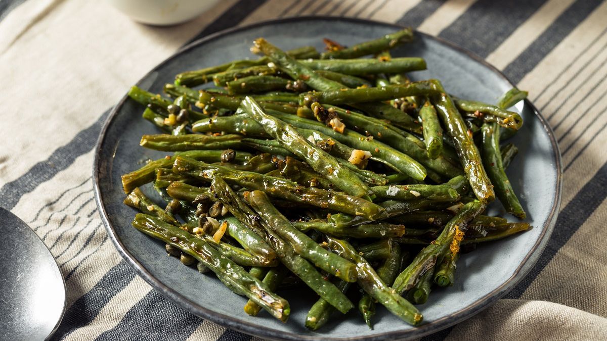 Fasolka po francusku. Smakuje o niebo lepiej niż bułką i masłem.