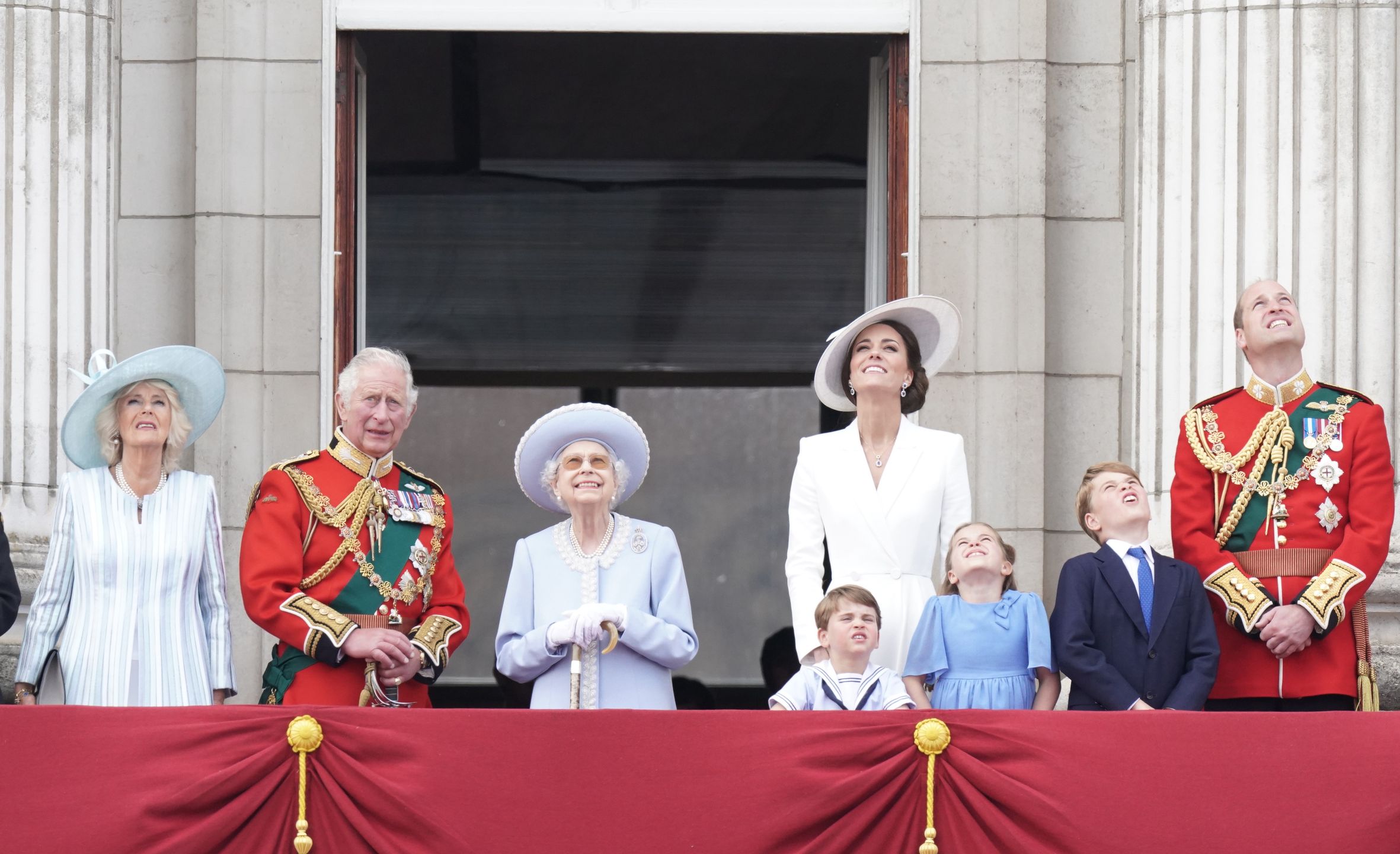 Królowa Elżbieta II z rodziną podczas Trooping the Colour