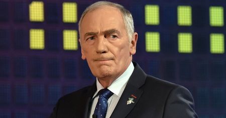 Co z Karolem Strasburgerem w "Familiadzie"? TVP odpowiedziała na plotki