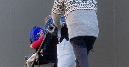 Kompletnie pijany prowadził wózek z dzieckiem. Był poszukiwany