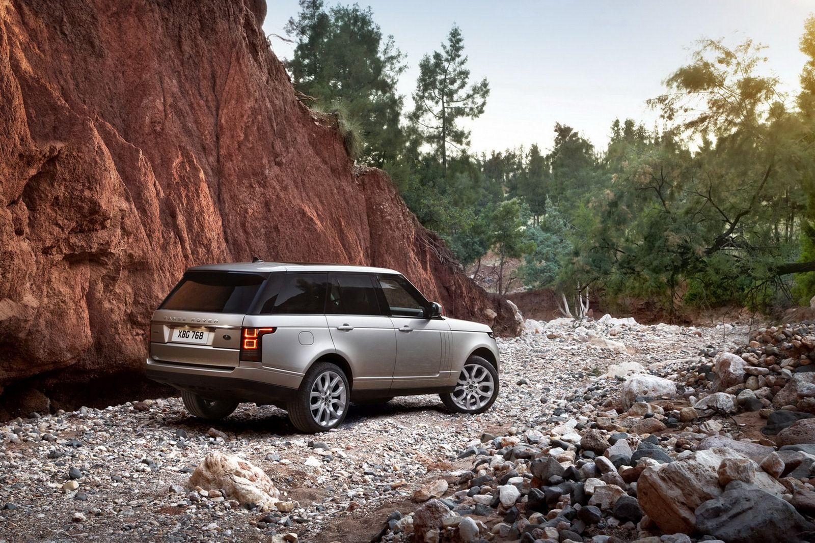 Nowy Ranger Rover (2013) w obszernej galerii 41