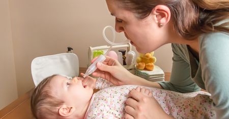 Katar u niemowlaka – duży problem małego nosa