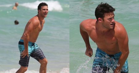 Scott Eastwood bez koszulki na plaży (ZDJĘCIA)