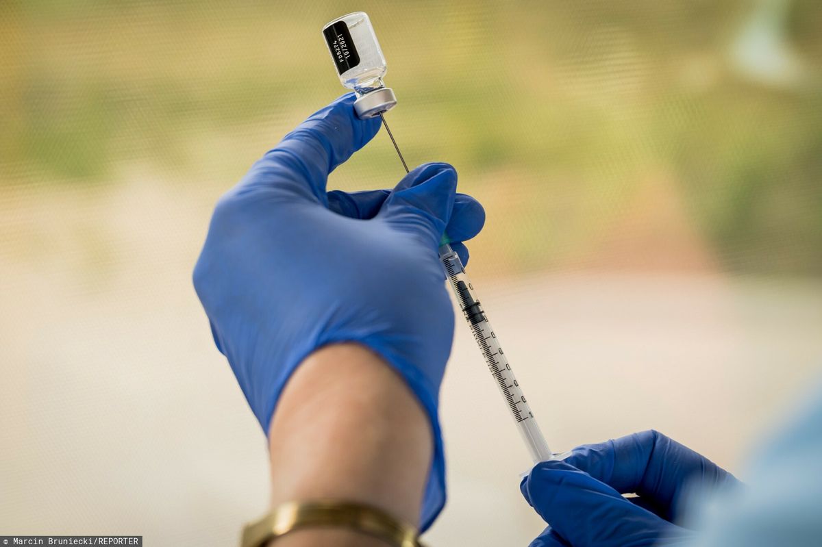 Obowiązkowe szczepienia. Rząd pracuje nad nowymi rozwiązaniami przeciwko koronawirusowi 
