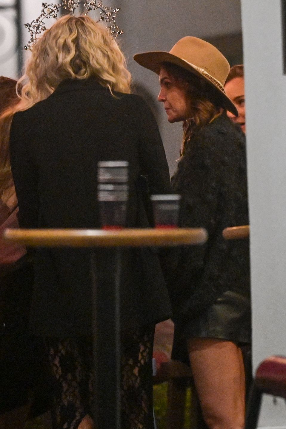 Anna Wendzikowska pod klubem nocnym