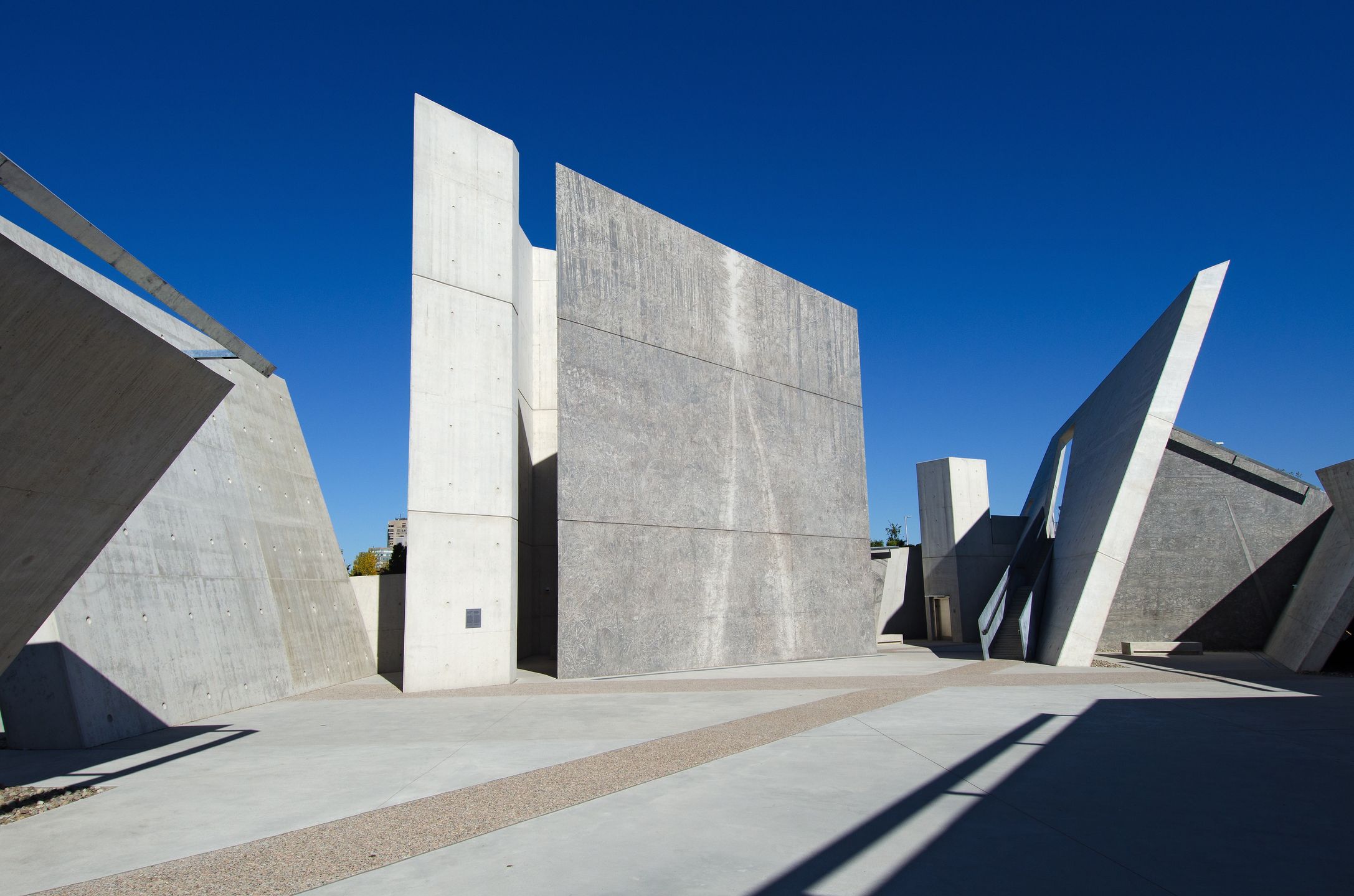 National Holocaust Monument w Ottawie upamiętnia zagładę Żydów przez nazistów 