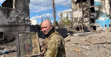 Pod gruzami w Borodziance znaleziono ikonę. Cudem przetrwała bombardowanie