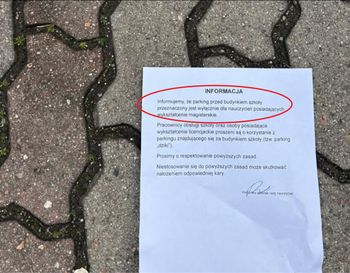 Kurier spojrzał na kartkę i nie dowierzał. "Wyłącznie wykształcenie magisterskie"