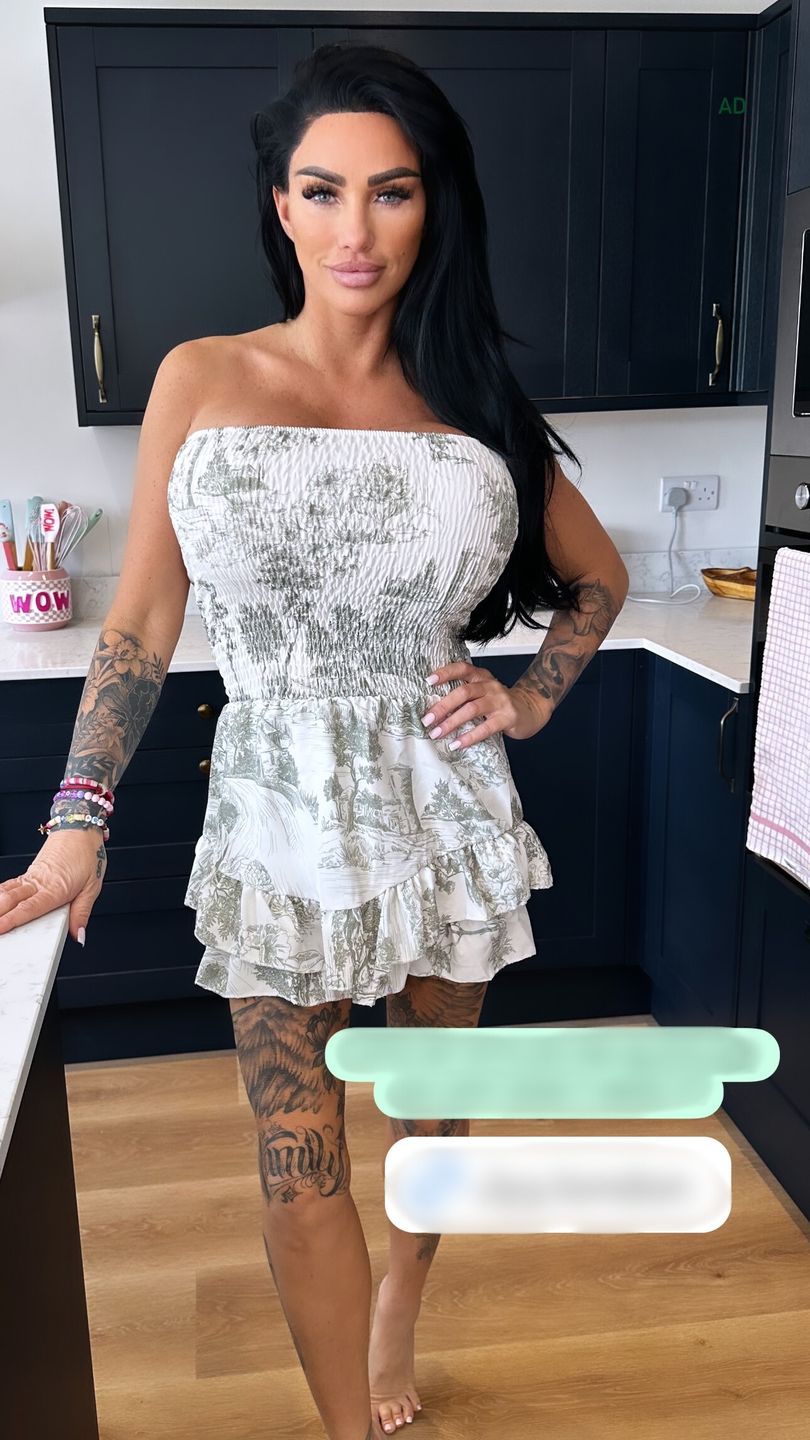 Katie Price chwali się efektami 17. operacji powiększenia piersi.