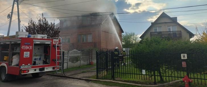 Pożar poddasza budynku mieszkalnego w Bałtowie