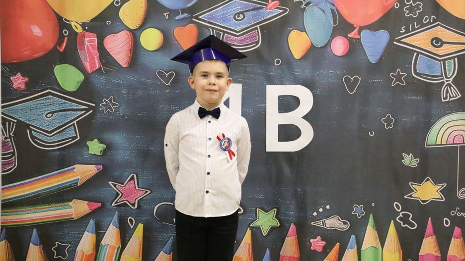 Pierwszy szkolny krok. Ślubowanie pierwszaków 2025 w aleksandrowskiej &#34;Jedynce&#34;