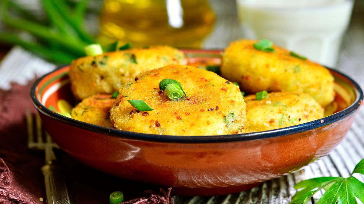 Do kotletów ziemniaczanych warto dodać świeże zioła