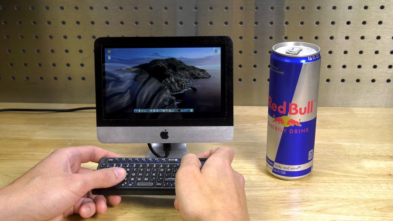 Najmniejszy iMac świata. Ma wysokość półlitrowej puszki Red Bulla