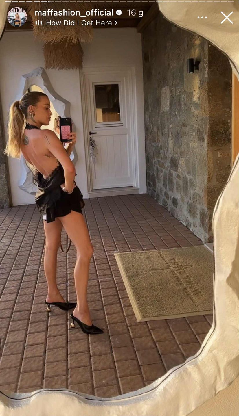 Maffashion w mini z odkrytymi plecami 