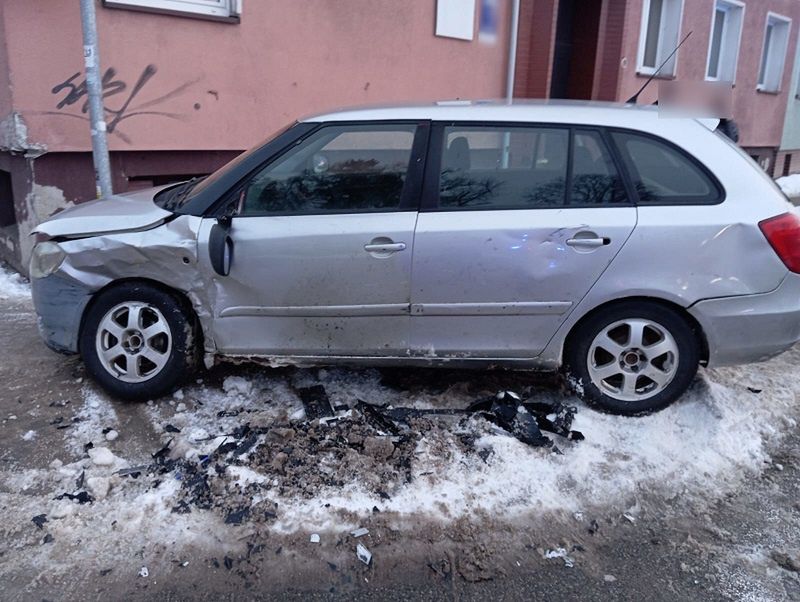 Młody kierowca doprowadził do wypadku kilka godzin po egzaminie.