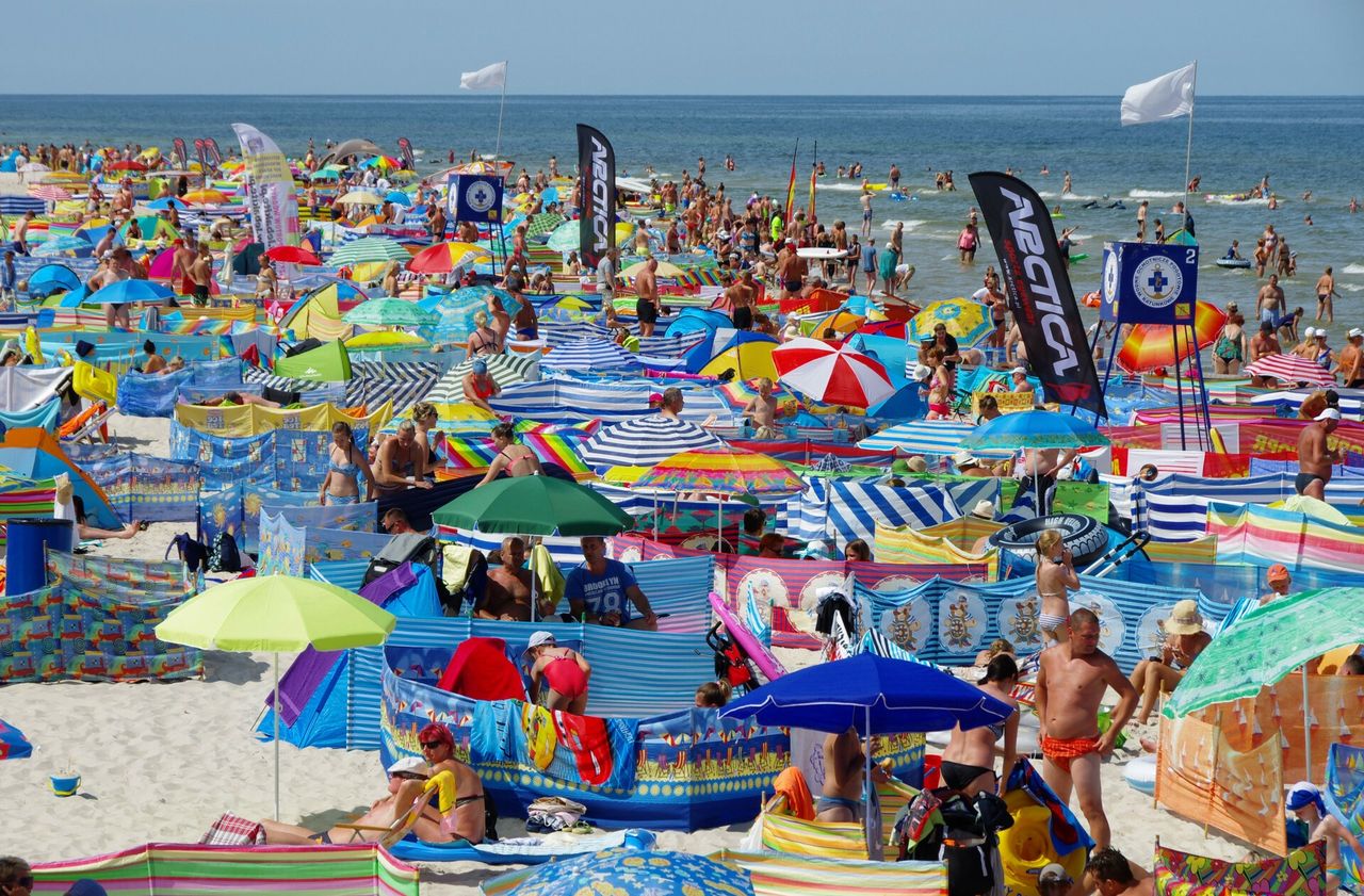 Nadmorski spór o biznes na plażowiczach. Sąsiednia wieś udaje Łebę