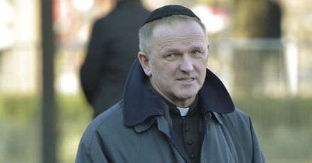 Ksiądz Wojciech Lemański ruszył na pomoc migrantom. Co usłyszał?