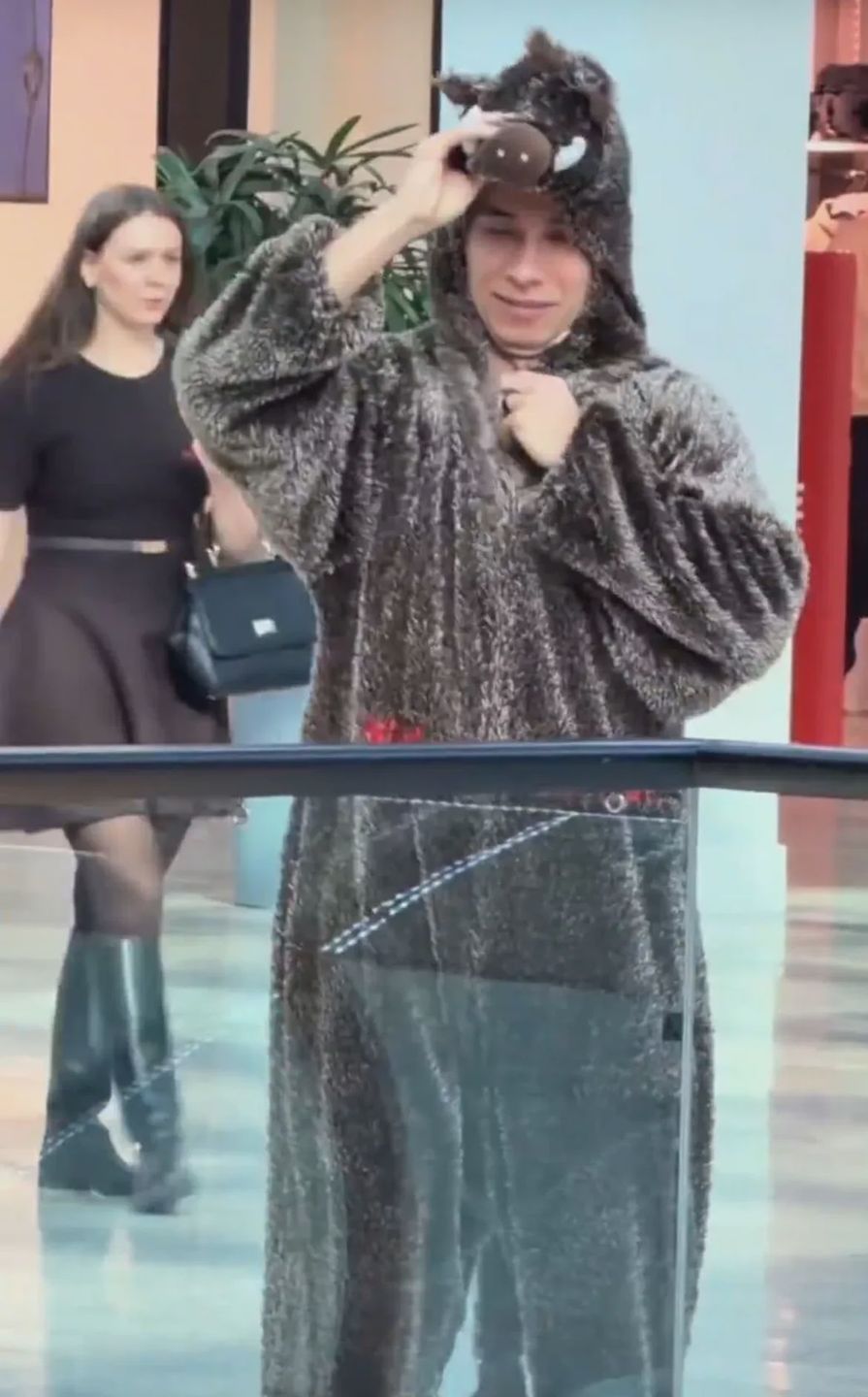 Friz przebrany za dzika