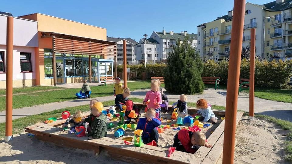 Wstrząsający eksperyment w przedszkolu. Dzieci zaufały obcemu