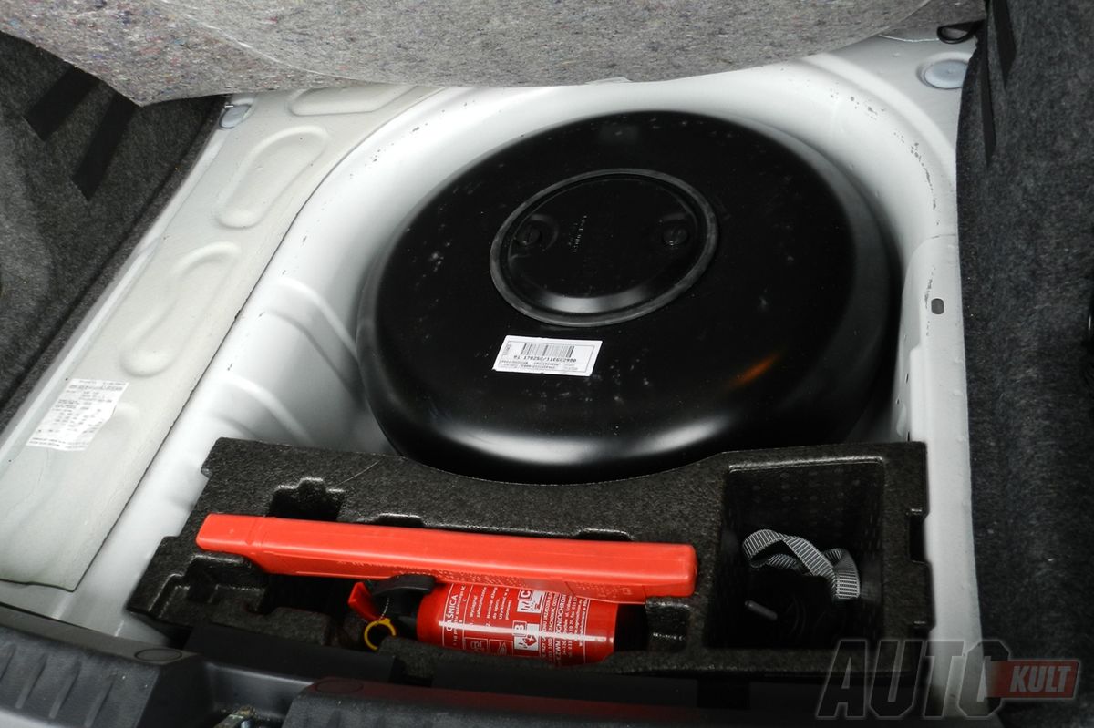 Zbiornik LPG we wnęce koła zapasowego w Seat Ibiza ST 1,2 TSI LPG