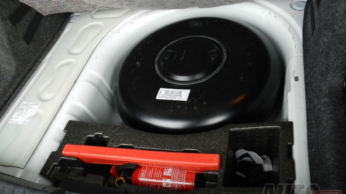Zbiornik LPG we wnęce koła zapasowego w Seat Ibiza ST 1,2 TSI LPG