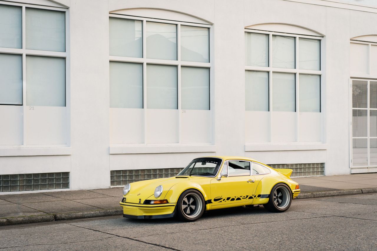 Porsche 911 Carrera RWB to zaskakująco zachowawczy restomod, który może być twój