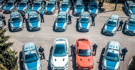 Hybrydy i stingery. Śląska policja ma nowe radiowozy