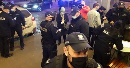Warszawa. Podziemie taneczne i inne ekscesy. Stołeczna policja zagląda do dyskotek