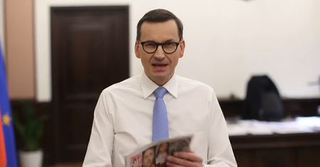 Morawiecki odpowiada Tuskowi. Szybka reakcja. "Pajac, a nie premier"