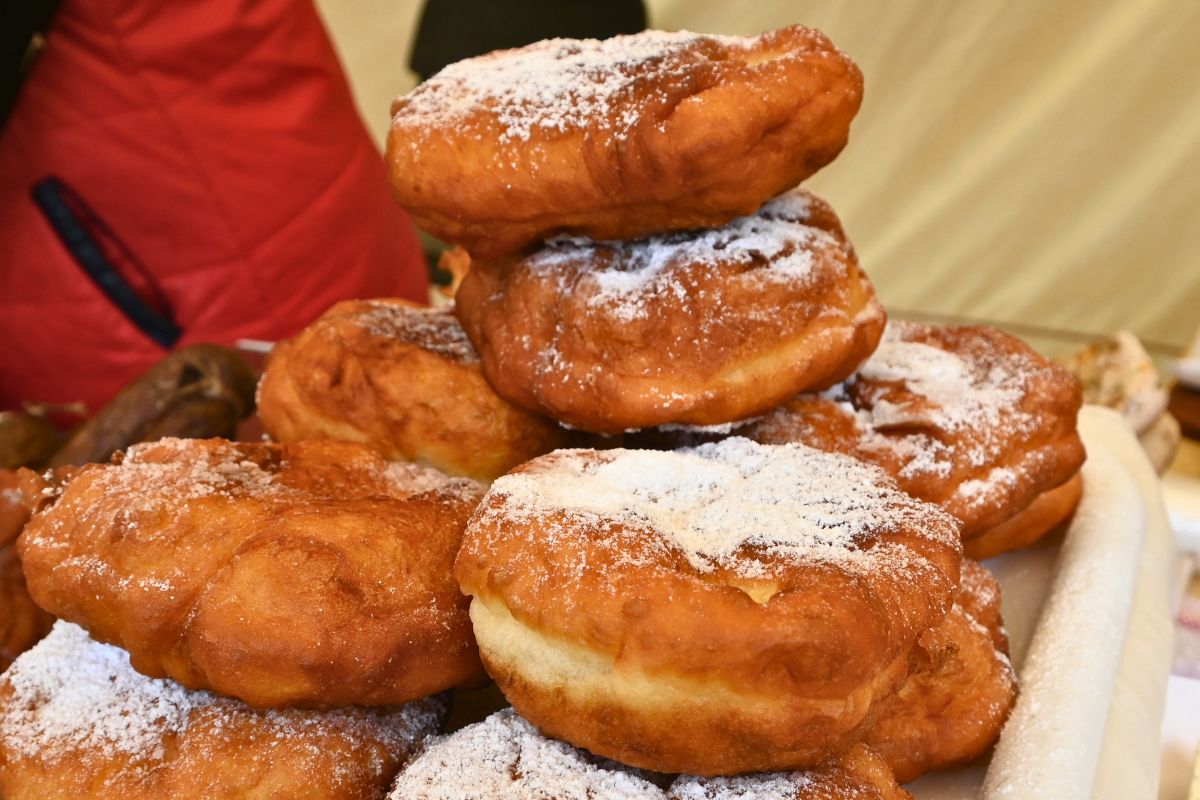 Babcia smaży nawet latem. W środku skarb prosto z ogródka
