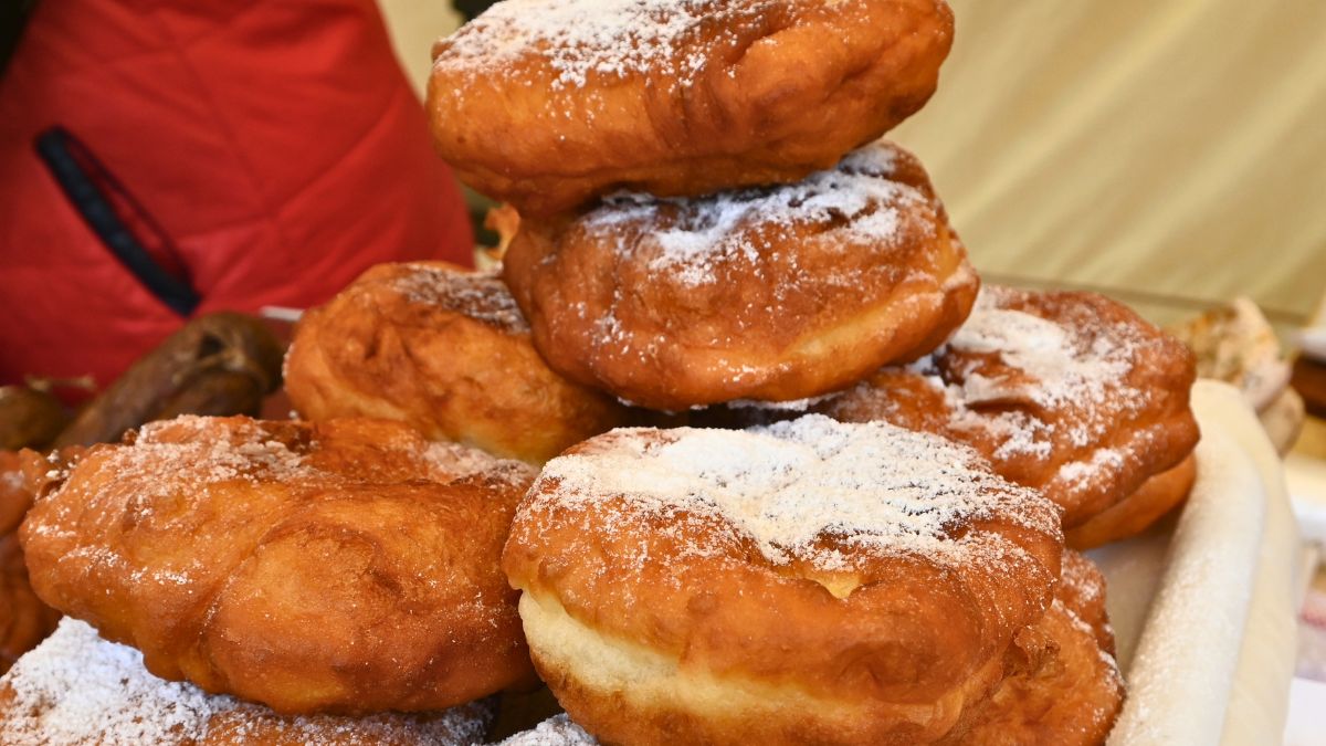 Domowe pączki nadziane agrestem