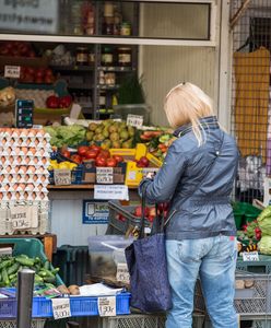 Wielki problem małych sklepów. Ludzie kupują coraz mniej