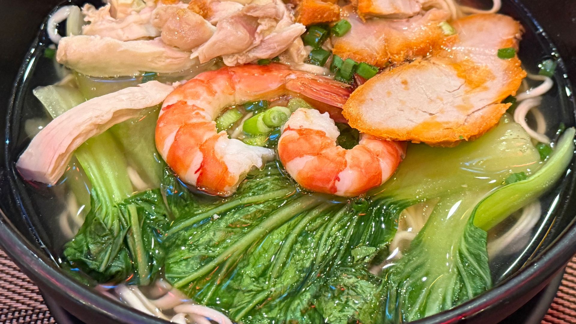 Pak choi spiera wątrobę, skórę i jelita, a przy tym zawiera cenne przeciwutleniacze i witaminy. 