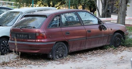 Tylko w tym roku ponad 200 wraków zniknęło z ulic Lublina. Straż miejska podsumowuje akcję oczyszczania parkingów