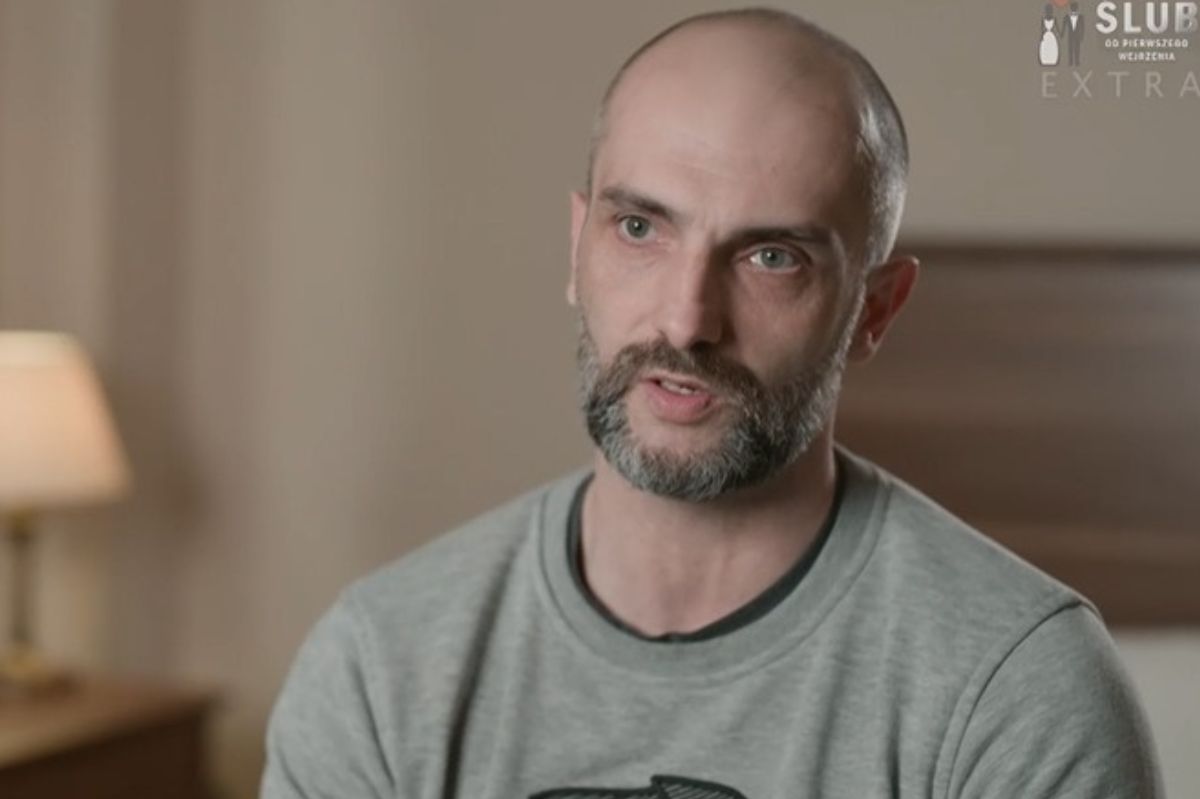 "Krótkie spodnie i sportowe buty". Tak chce iść do ślubu. "To jakiś żart"