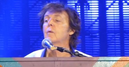 Paul McCartney śpiewa "Hey Jude" na Narodowym!