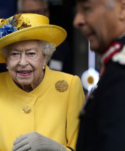 Królowa Elżbieta porusza się wózkiem golfowym. To pierwszy raz od dekady