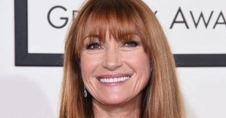 70-letnia Jane Seymour prezentuje SMUKŁĄ SYLWETKĘ na plaży w Tajlandii (FOTO)