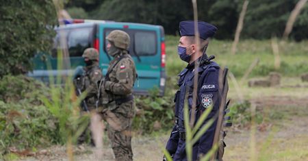 Reżim Łukaszenki sterował kryzysem na granicy. Wykorzystywał biura turystyczne